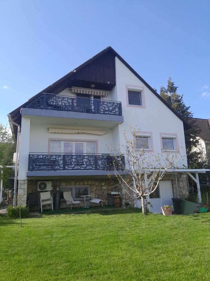 Апартаменты Lila Fuge Apartman Балатонфюред Экстерьер фото